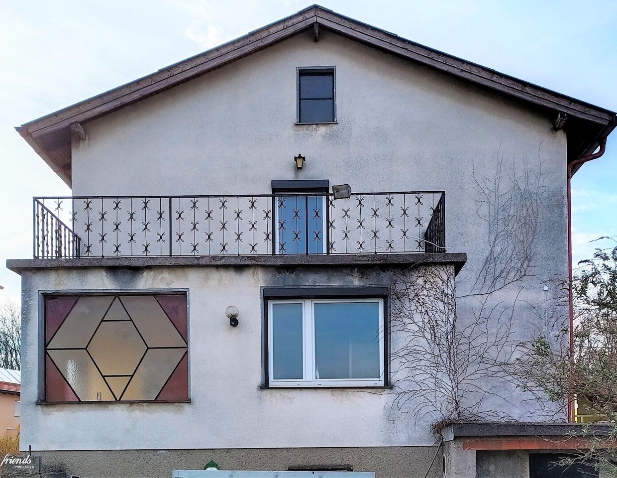 Generationenhaus mit 170m² WF (sanierungsbedürftig) mit Garage, Garten und großem Gartenhaus!