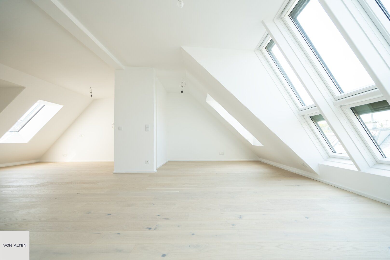 Erstbezugs-Dachgeschosswohnung auf einer Ebene mit großzügiger Terrasse, Privatlift & eigenem Zugang