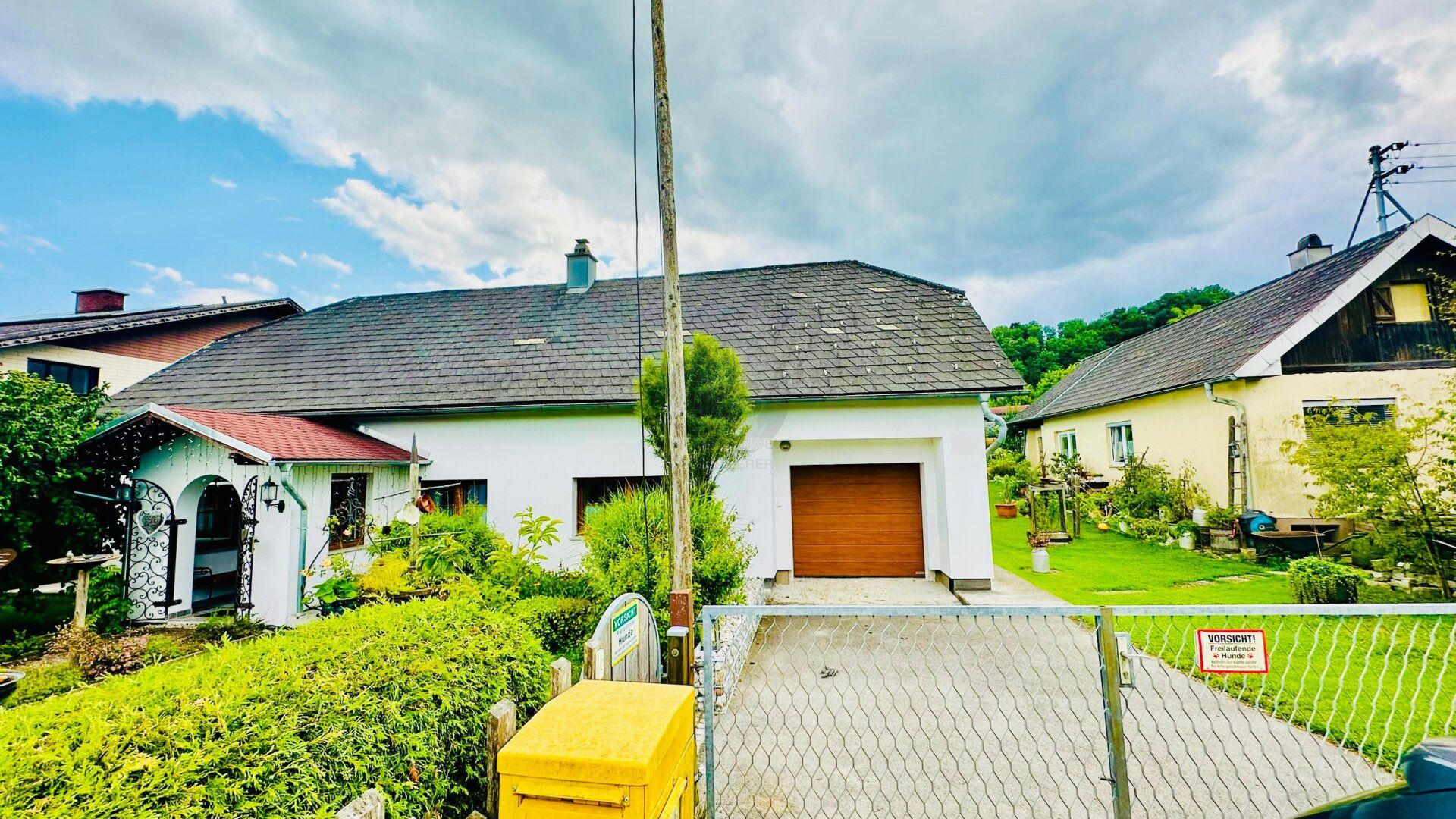 Zwei schöne Bungalows mit großem Garten
