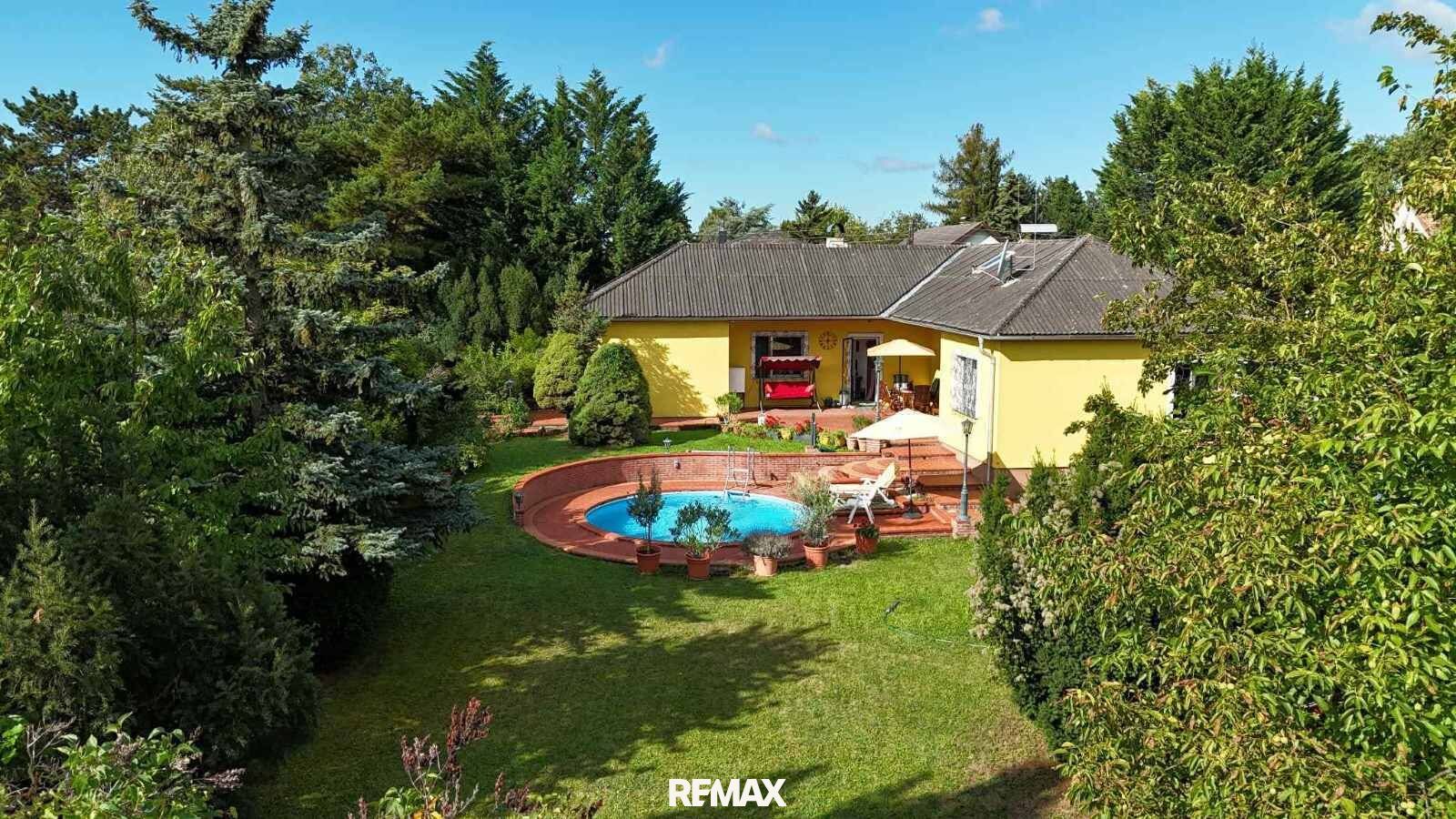 Licht, Luft und Freiheit: Bungalow mit großem 1.622 m² Garten und Pool - Ansicht 3