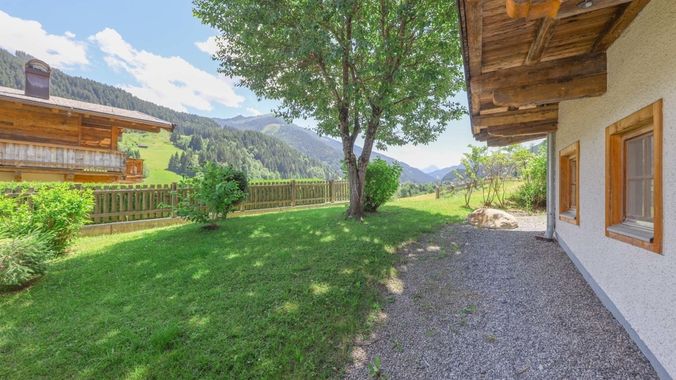 KITZIMMO-Exklusive Gartenwohnung in Bauernhaus kaufen.
