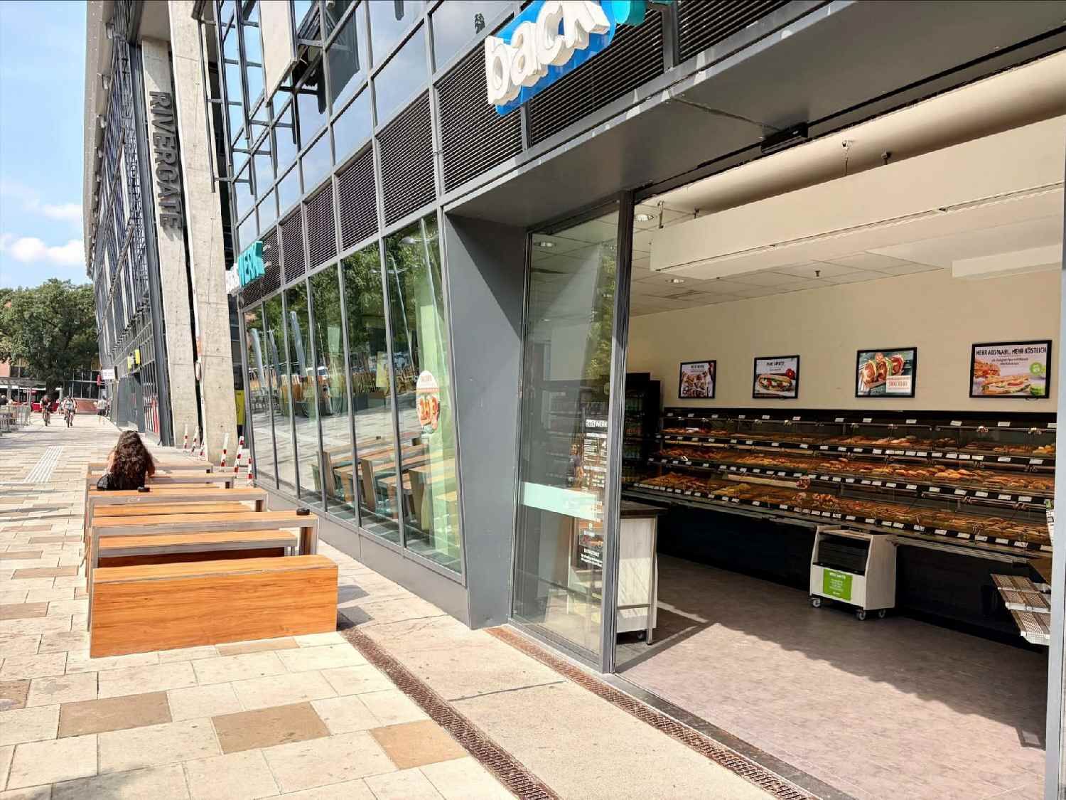 Repräsentative Geschäftsfläche mit Außenbereich im renommierten RIVERGATE - Ansicht 3