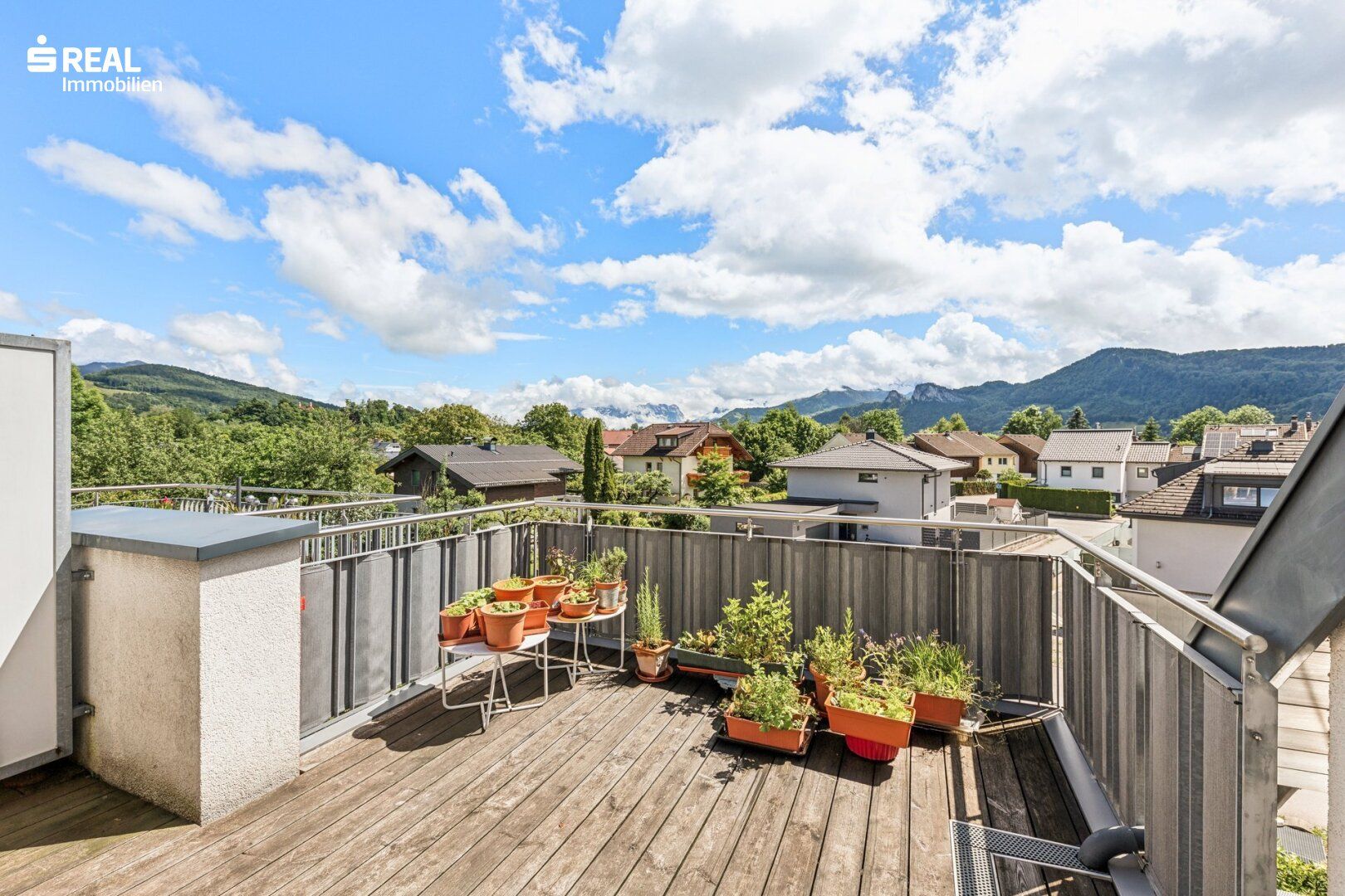 Jung. Grün. Gut angebunden - Stylische Wohnung in Rif