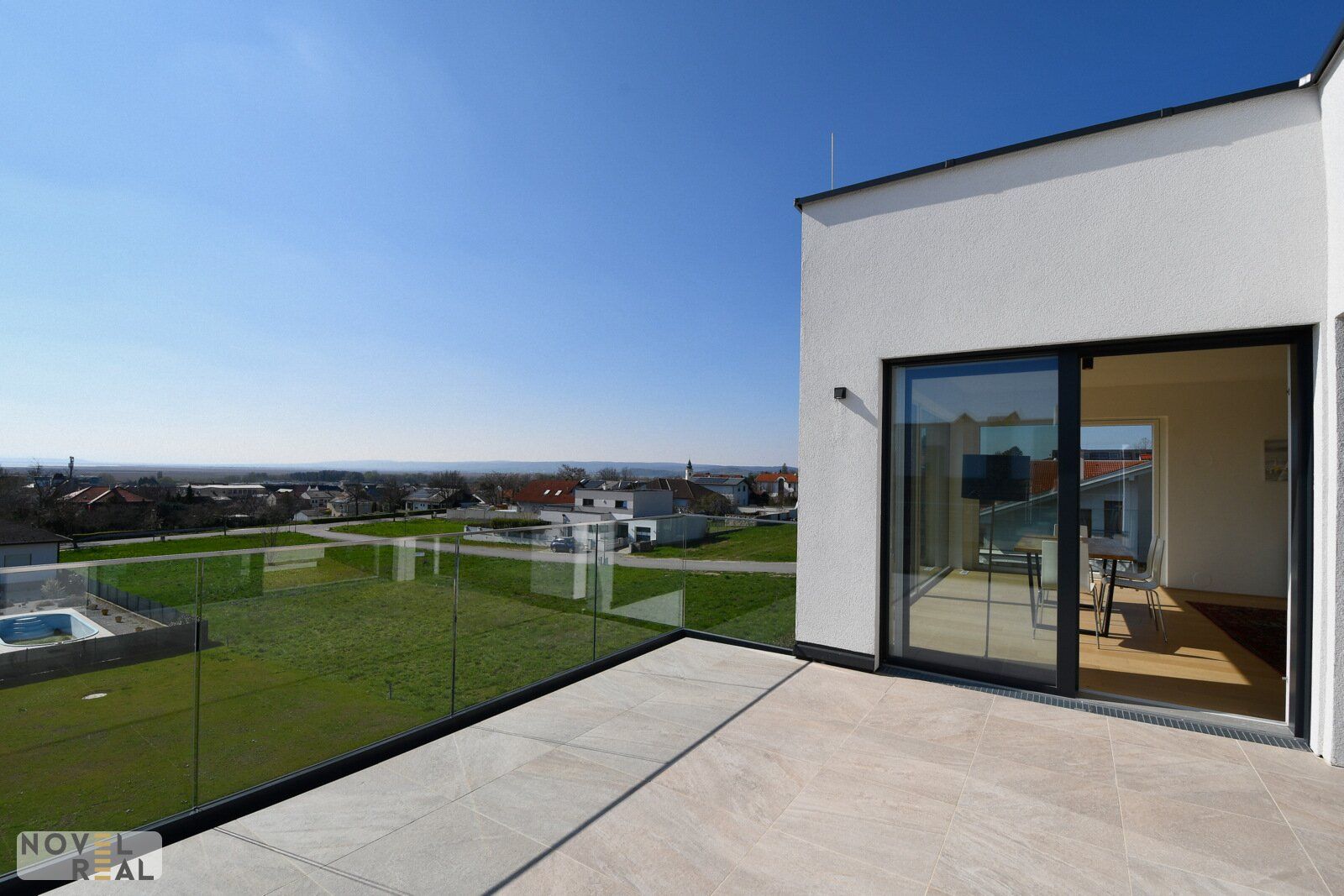 MODERNE VILLA MIT TRAUMHAFTEN FERNBLICK IN NEUSIEDL AM SEE