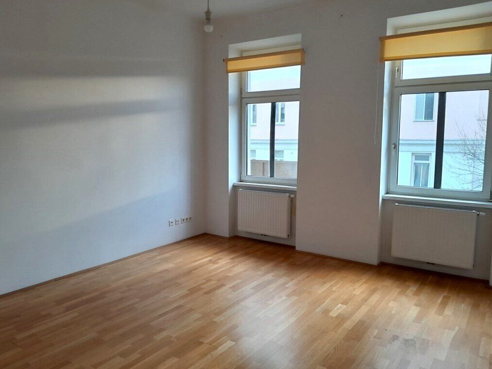Besonderheit! Charmante Altbauwohnung mit Balkon westseitig!