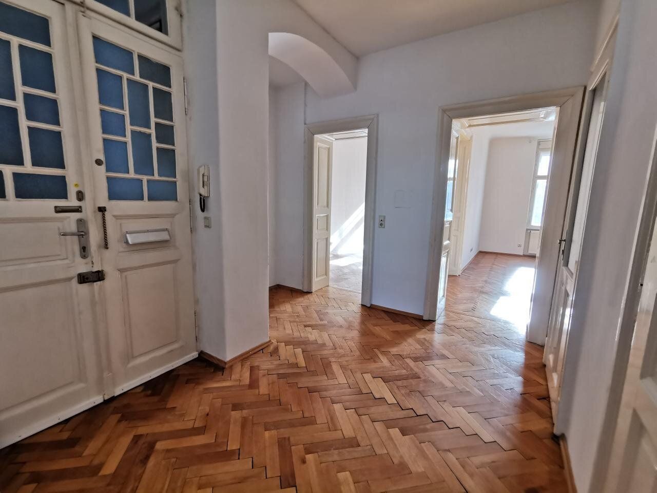 * Nähe Hasnerplatz: Wunderschöne 3-Zimmer-Wohnung mit Balkon - WG-geeignet! *