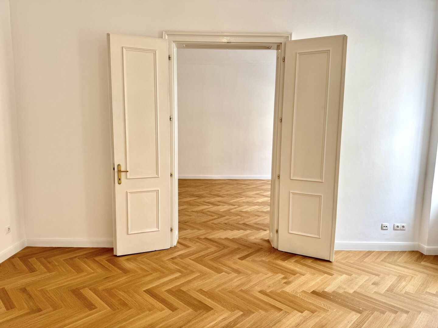 Erstbezug nach Sanierung - stilvolle 3-Zimmer-Altbauwohnung im 5. Bezirk