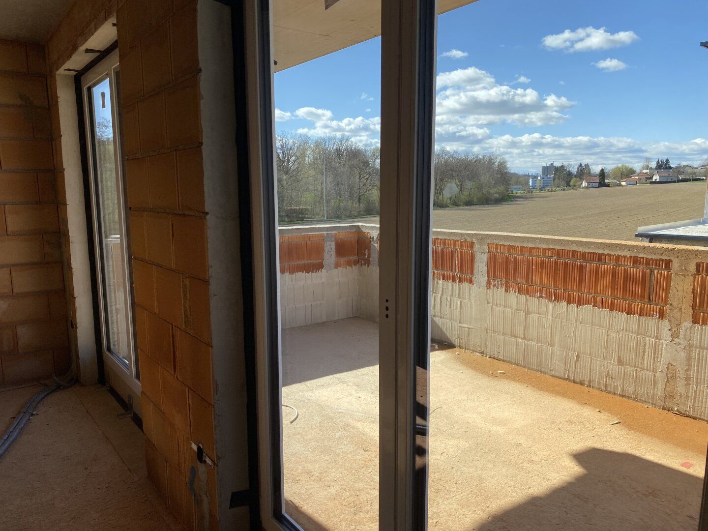 Traumhafte Erstbezugswohnung in St. Marien: 90m², Balkon & 2 Carportstellplätzen!