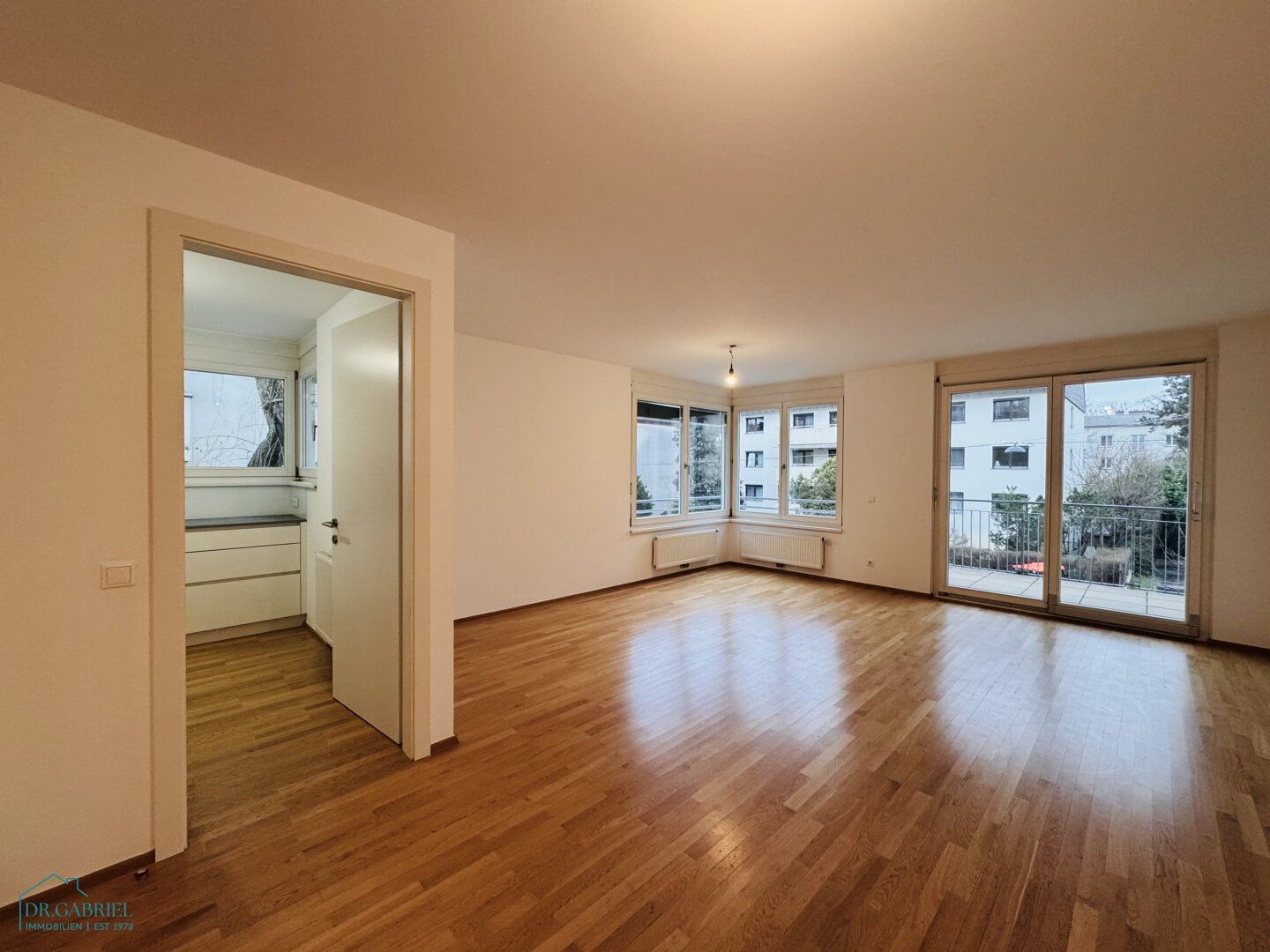 BALKONWOHNUNG MIT GRÜNBLICK