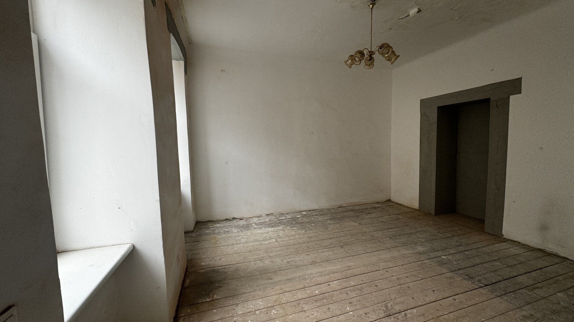 TOP ANGEBOT!!! GÜNSTIGE SANIERUNGSBEDÜRFTIGE 1-Zi. WOHNUNG!! ++ JETZT nur um 99.000€! ++ Top Lage!