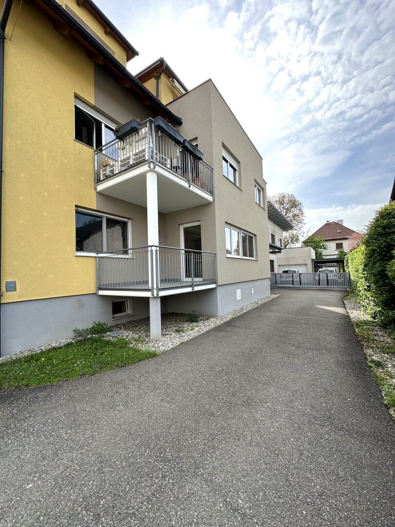 Traumhafte 2- Zimmer Dachterrassenwohnung in Graz St. Peter - Ruhige Lage mit Süd-West-Balkon KFZ-Stellplatz