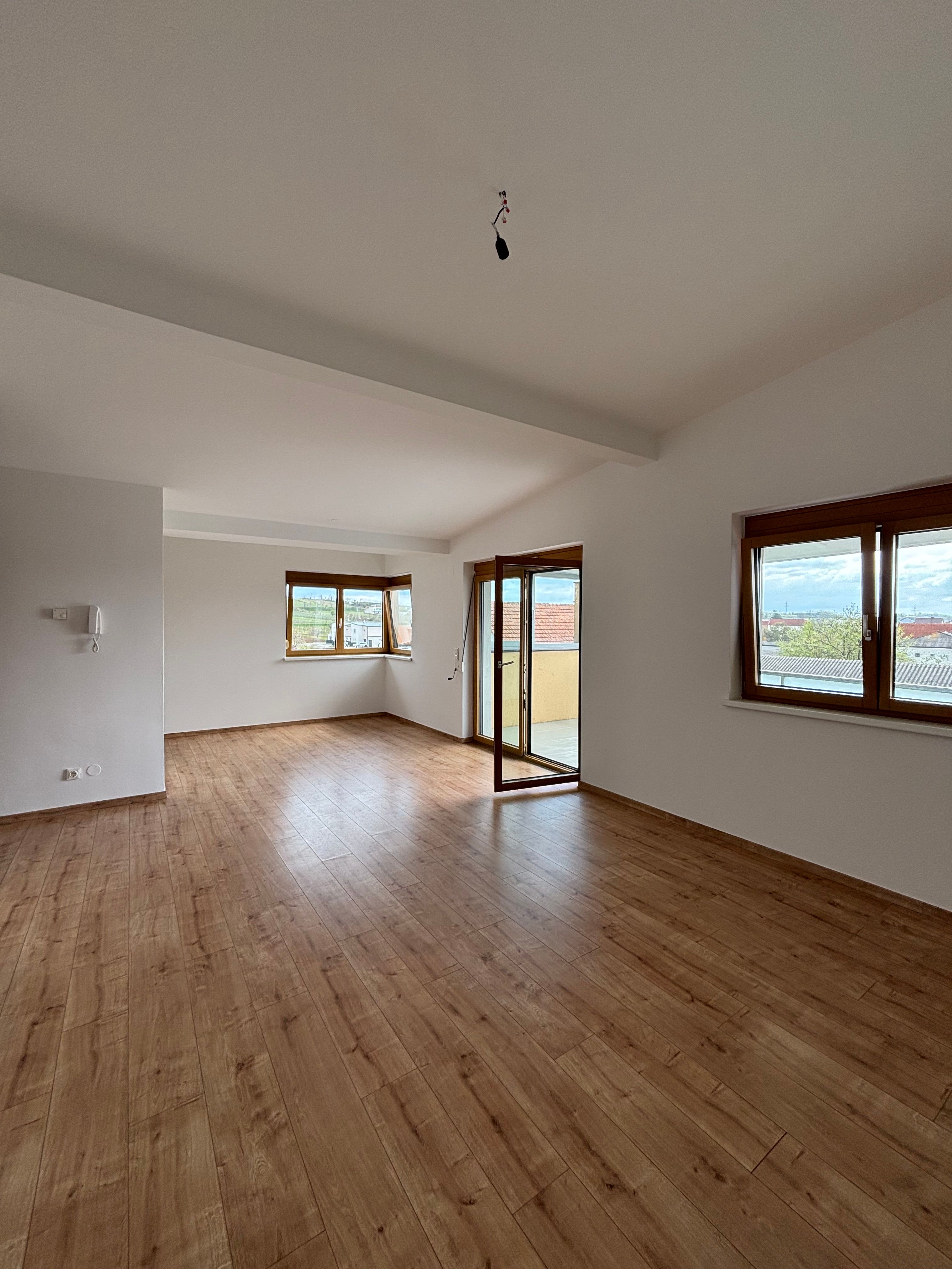 Helle Dachgeschosswohnung mit Blick ins Grüne