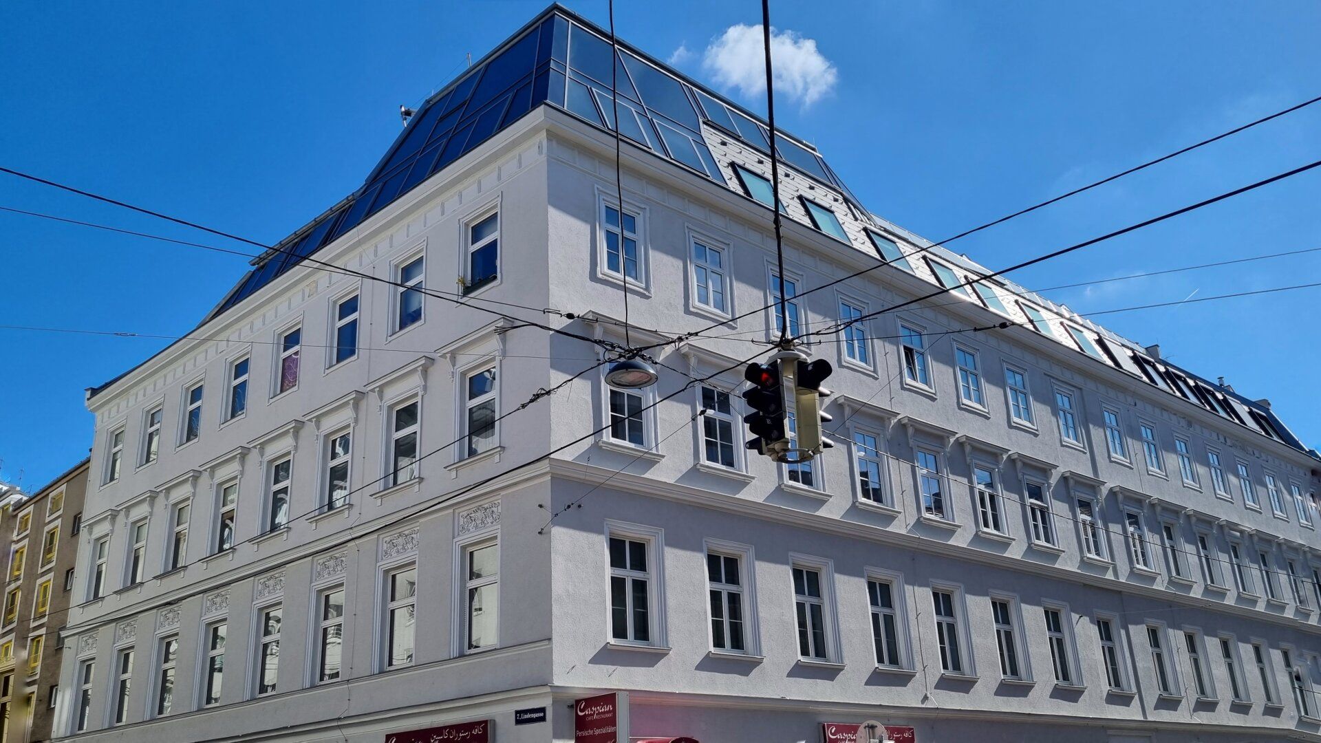 Premium Domizil mit eigenem Parkplatz! Mariahilferstraße-Fußgängerzone (U3 Zieglergasse) in nur 2 Gehminuten Entfernung!