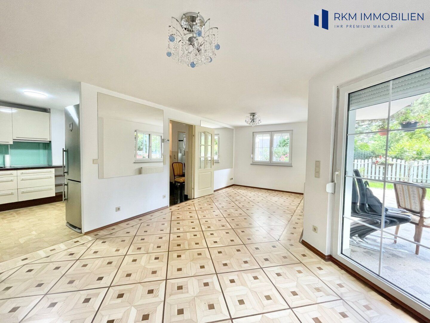 Gemütliches Neubauhaus mit 4 Zimmern, Balkon, Wintergarten und großem Keller im grünen 16.Bezirk Wiens.