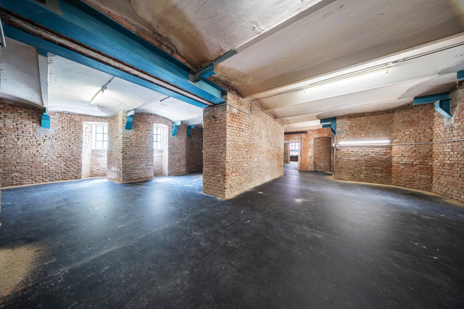 Einzigartige Gewerbeeinheit im Loft-Stil mit Atelier & Kellerfläche - insgesamt 564,56 m² voller Potenzial - Ansicht 2