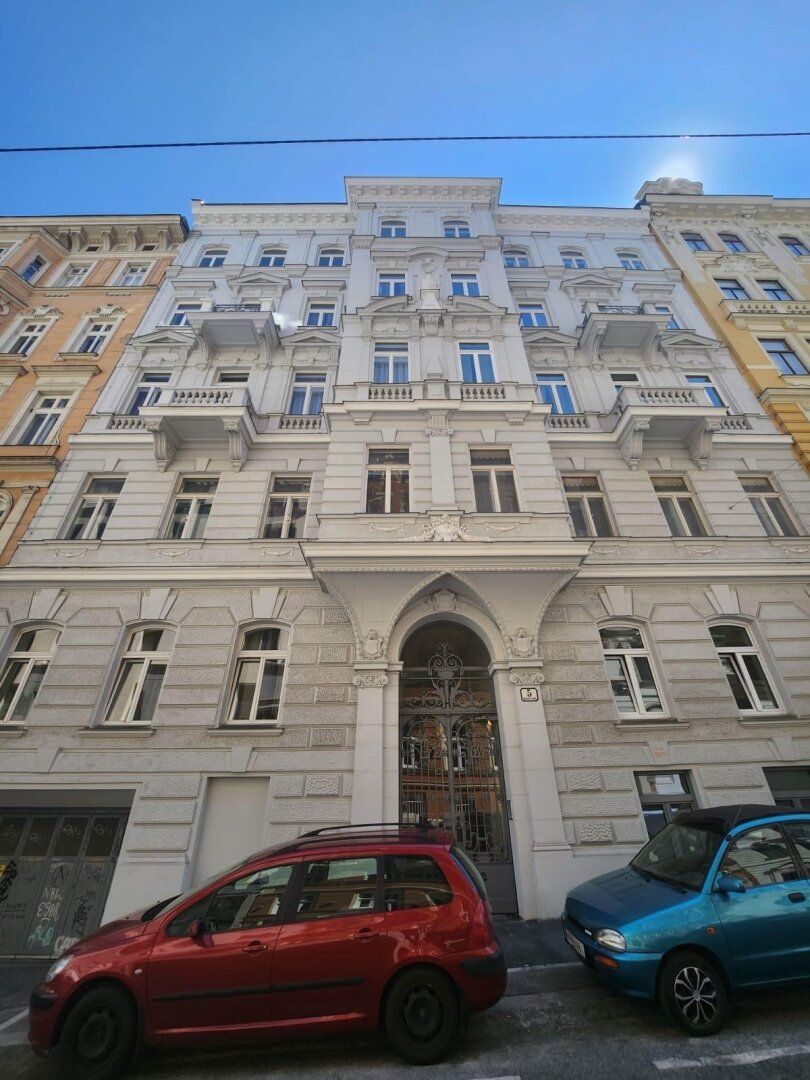 Getreidemarkt- Representative klimatisierte Altbauwohnung mit Balkon in der Theobaldgasse