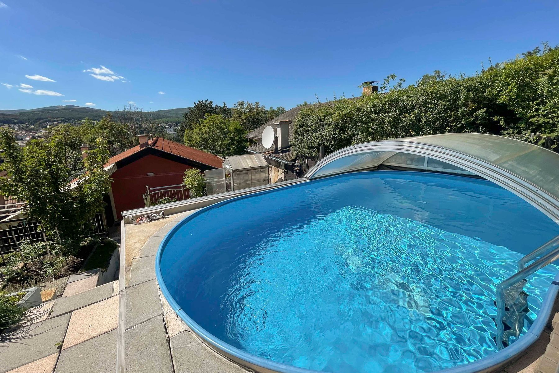 Einziehen und Wohlfühlen - Charmantes Einfamilienhaus mit Fernblick, Garten und Pool