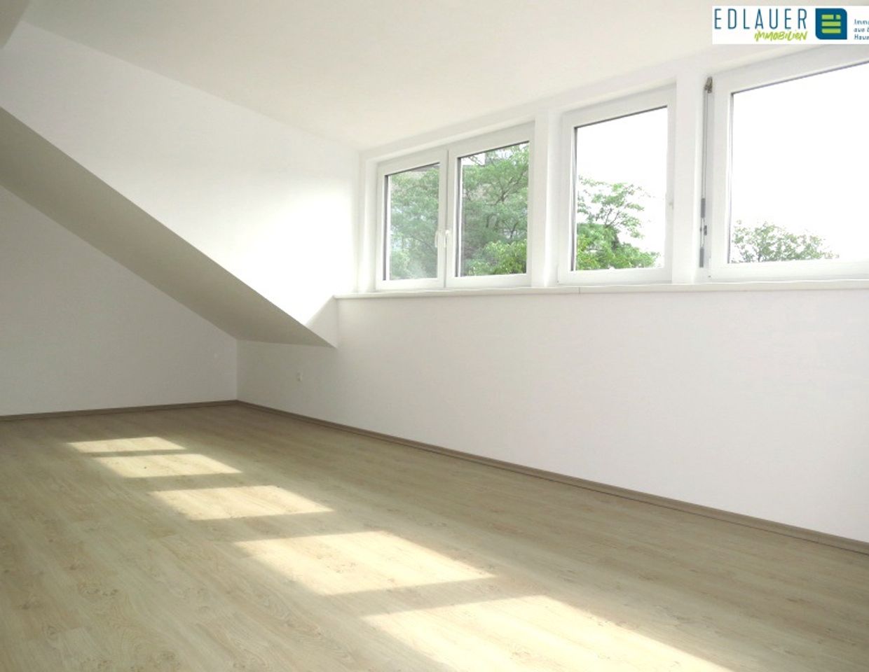 Moderne Dachgeschosswohnung in ruhiger Lage!