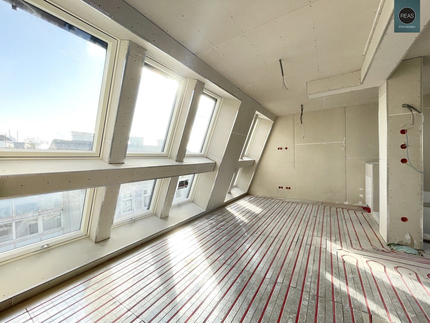 Erstbezug: Hochwertiges Luxus Dachgeschoss - Maisonette - Apartment (klimatisiert) mit 3 Terrassen im trendigen Ottakring!
