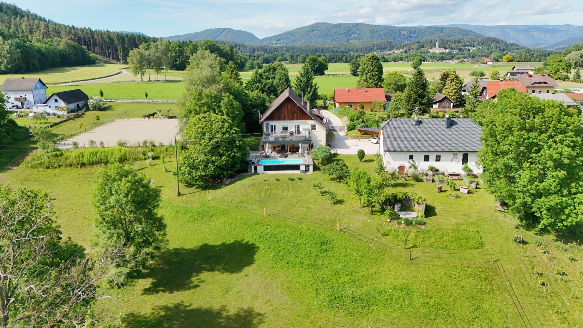 Historisches Anwesen mit Potenzial - Wohnen & Arbeiten im Grünen unweit des Klopeiner Sees!
