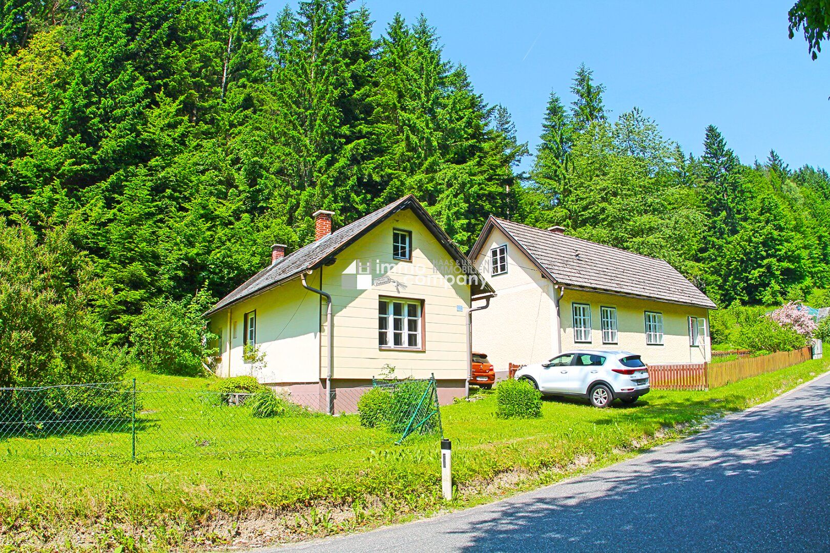 Renovierungsbedürftige Landhäuser viel Grund - Gesamtfläche 4032 m² !!! Renovierung und Schönheitsreparaturen sind erforderlich, dennoch sofort beziehbar.