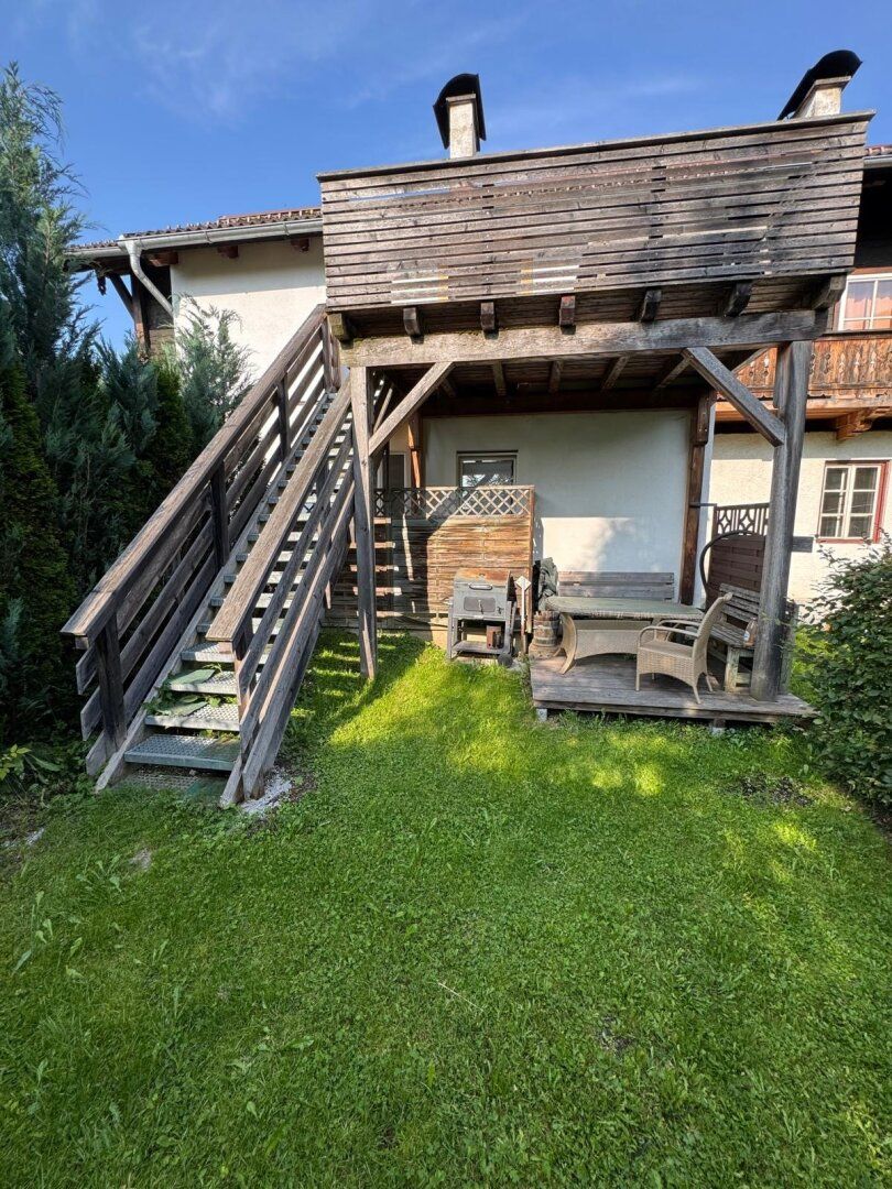 Eigentumswohnung mit großer westseitiger Terrasse, Garten, Garage u. Parkplätze