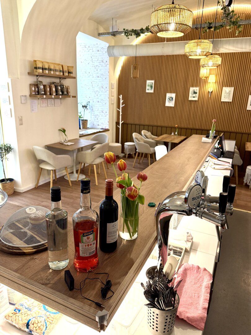 Charmantes Café-/Gastronomielokal im 1. Bezirk mit mediterranem Konzept - Mehr