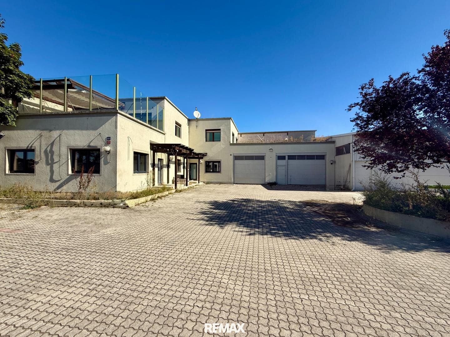 Ideale Gewerbeliegenschaft für Logistik & Produktion - mit Büro und Wohnung