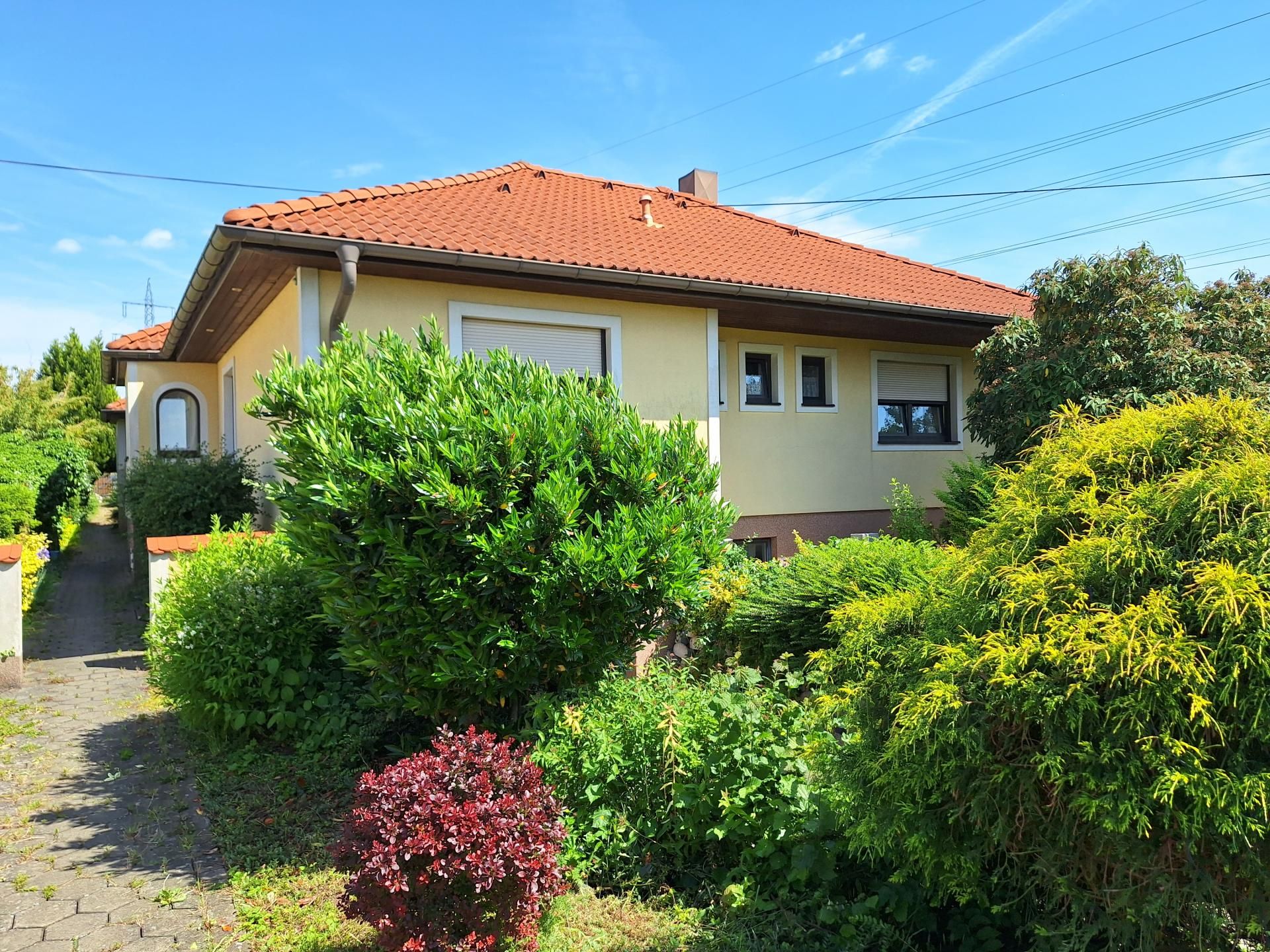 Mehrfamilienhaus in Kleinhain - zwei separate Eingänge vorhanden