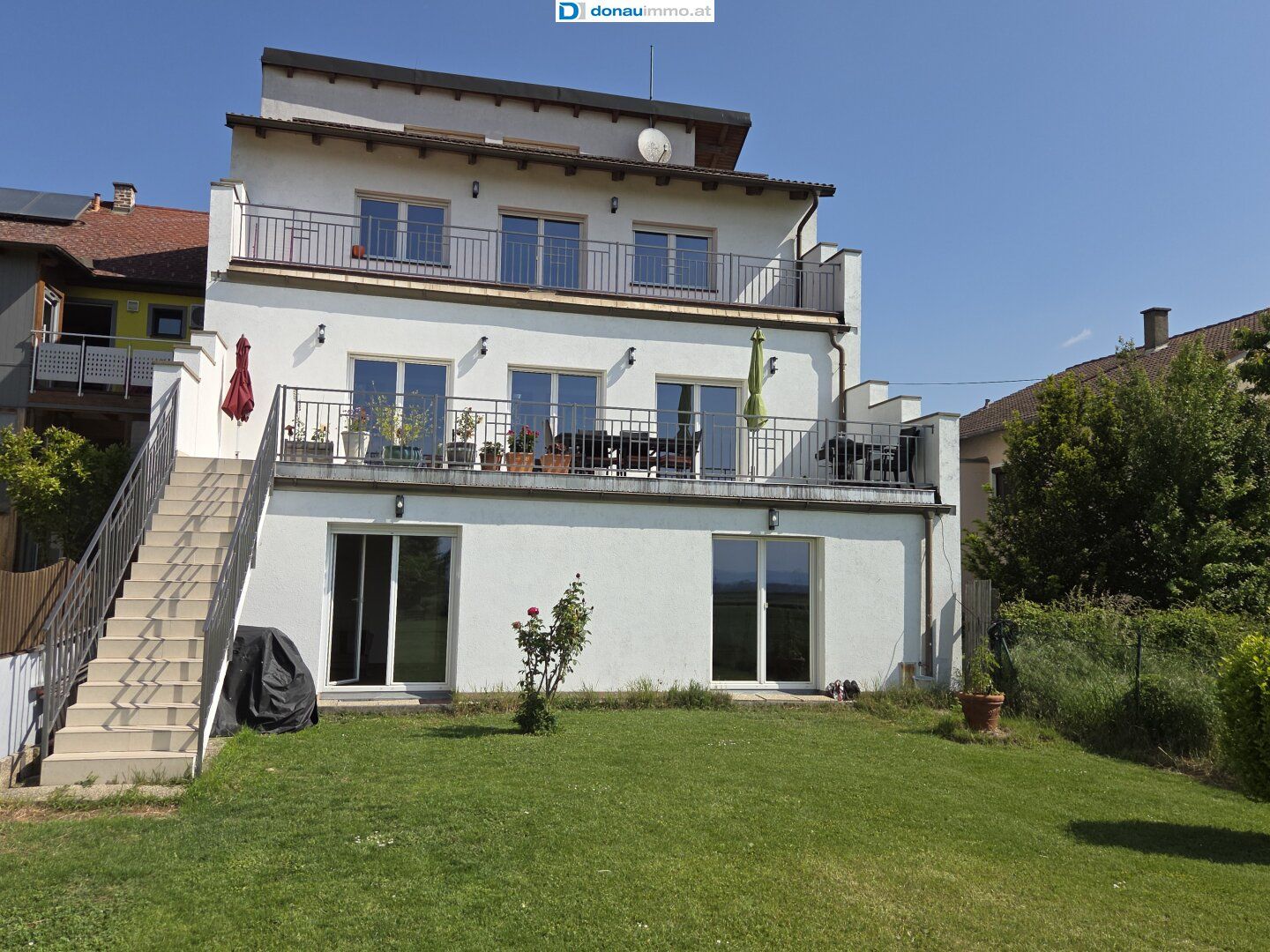 Einladende großzügige Residenz mit offener Architektur, Schwimmteich und riesigem Grundstück in Tullnnähe