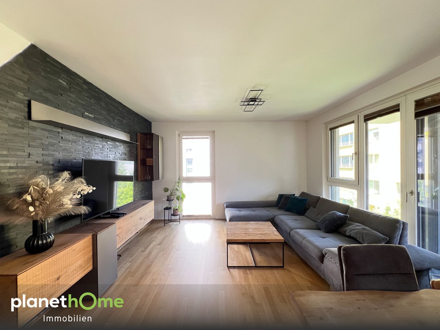 Rarität! Moderne Wohnung mit 2 Bäder/4 Zimmer/Balkon/Garage in U6 Nähe!