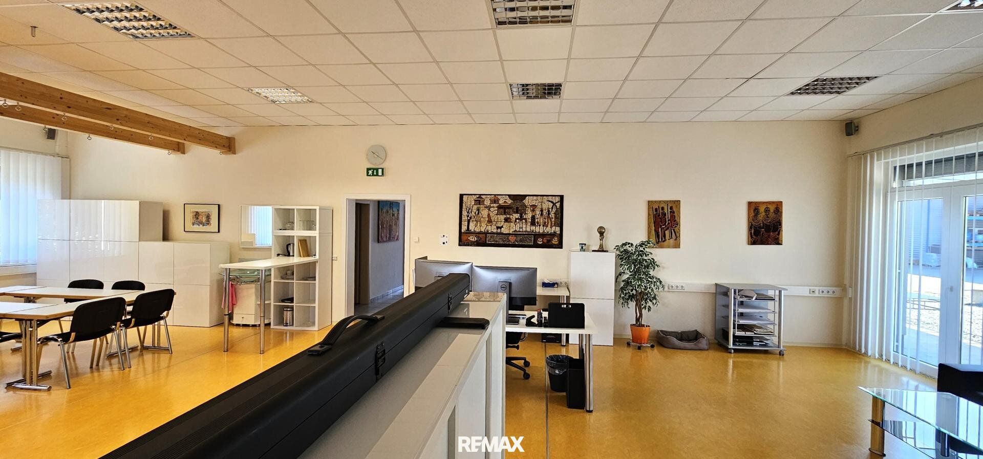 Modernes Bürohaus mit flexibel gestaltbaren Großraumbüros im Industriepark St. Veit - Mehr