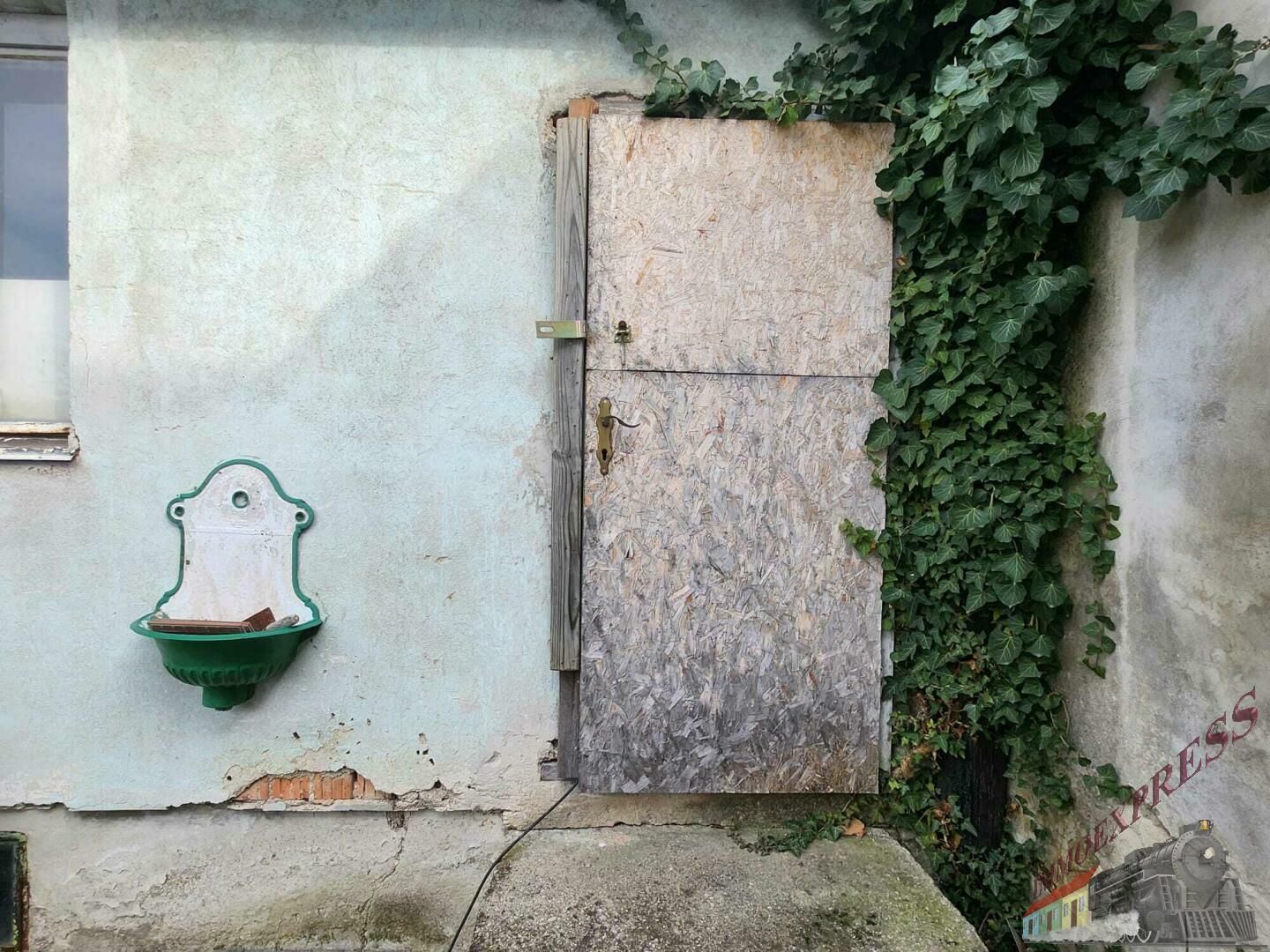 Großes Grundstück mit großem Altbestand! Renovierungsfähig!