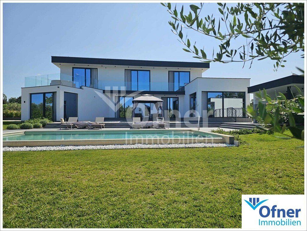 Istrien: Luxus Villa mit Pool, Wellness und unverbaubarem Meerblick