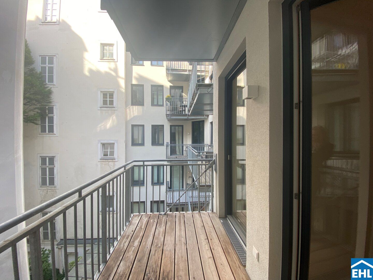 Exklusives Wohnen im Herzen der Altstadt mit Balkon - großzügige 3-Zimmerwohnung beim Hohen Markt!