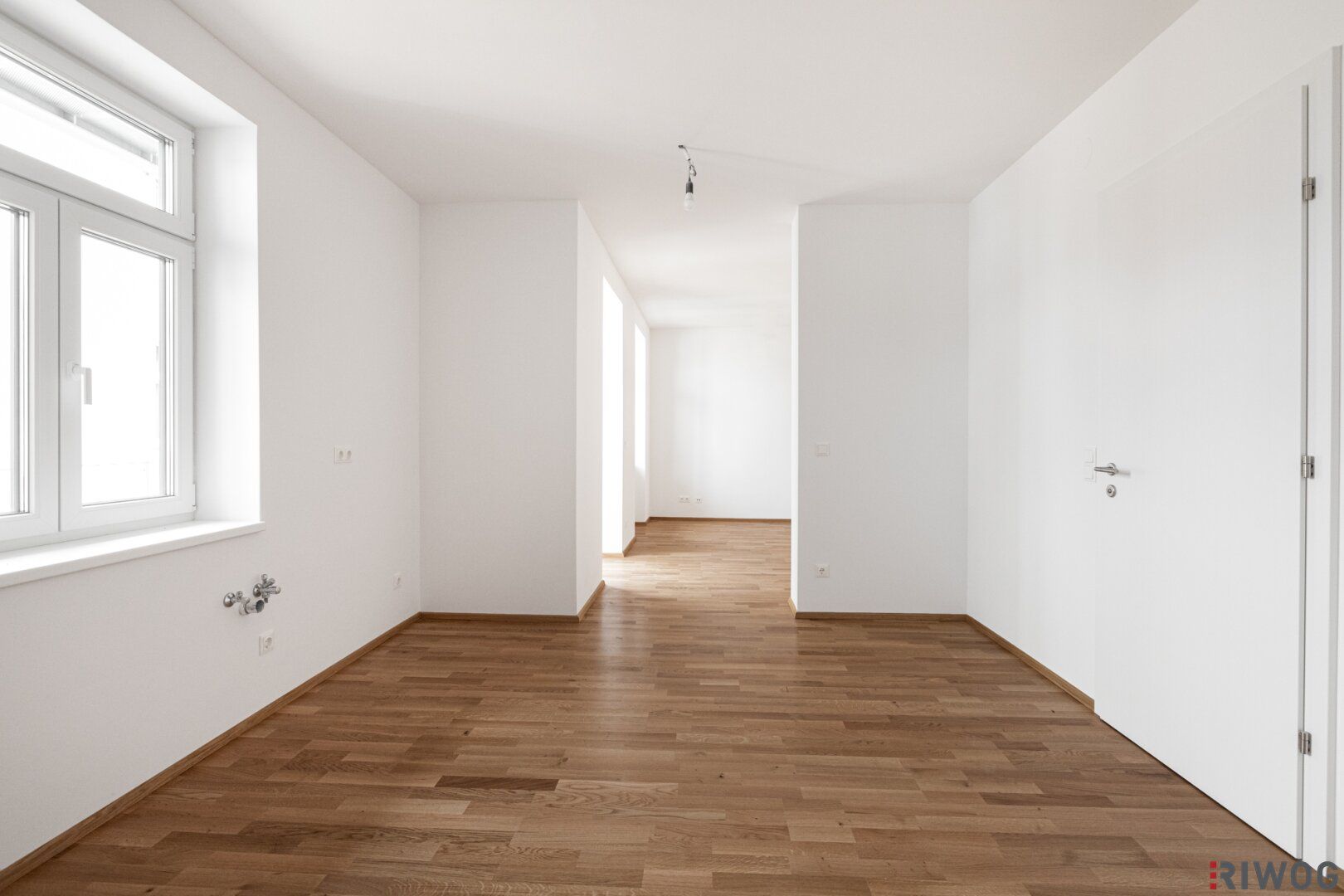 An der neuen U5 | 3-Zimmer Altbauwohnung mit großem innenhofseitigem Balkon im 1. Liftstock | ERSTBEZUG NACH SANIERUNG