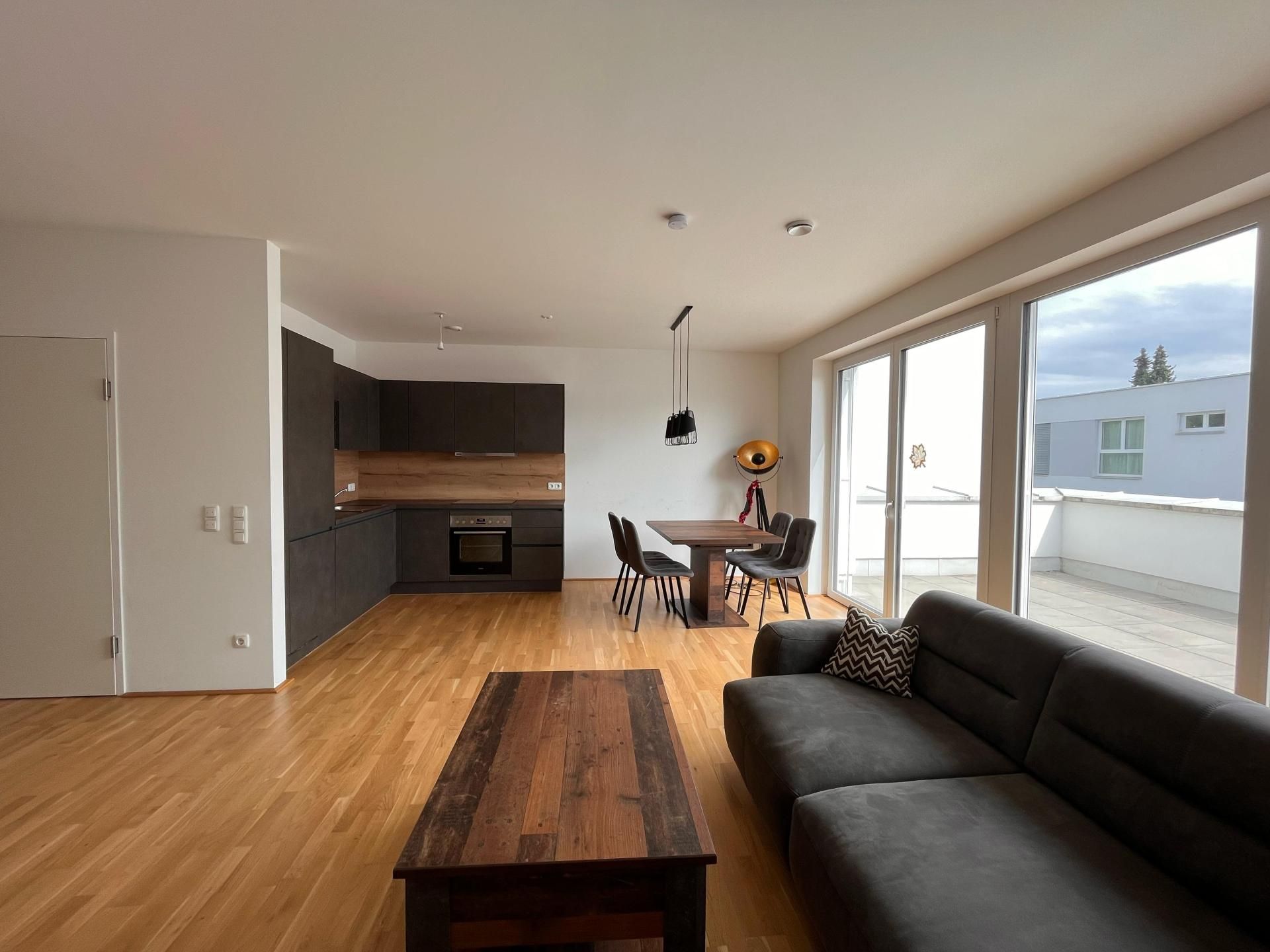 Schöne 3-Zimmer-Wohnung mit Terrasse und Parkplatz