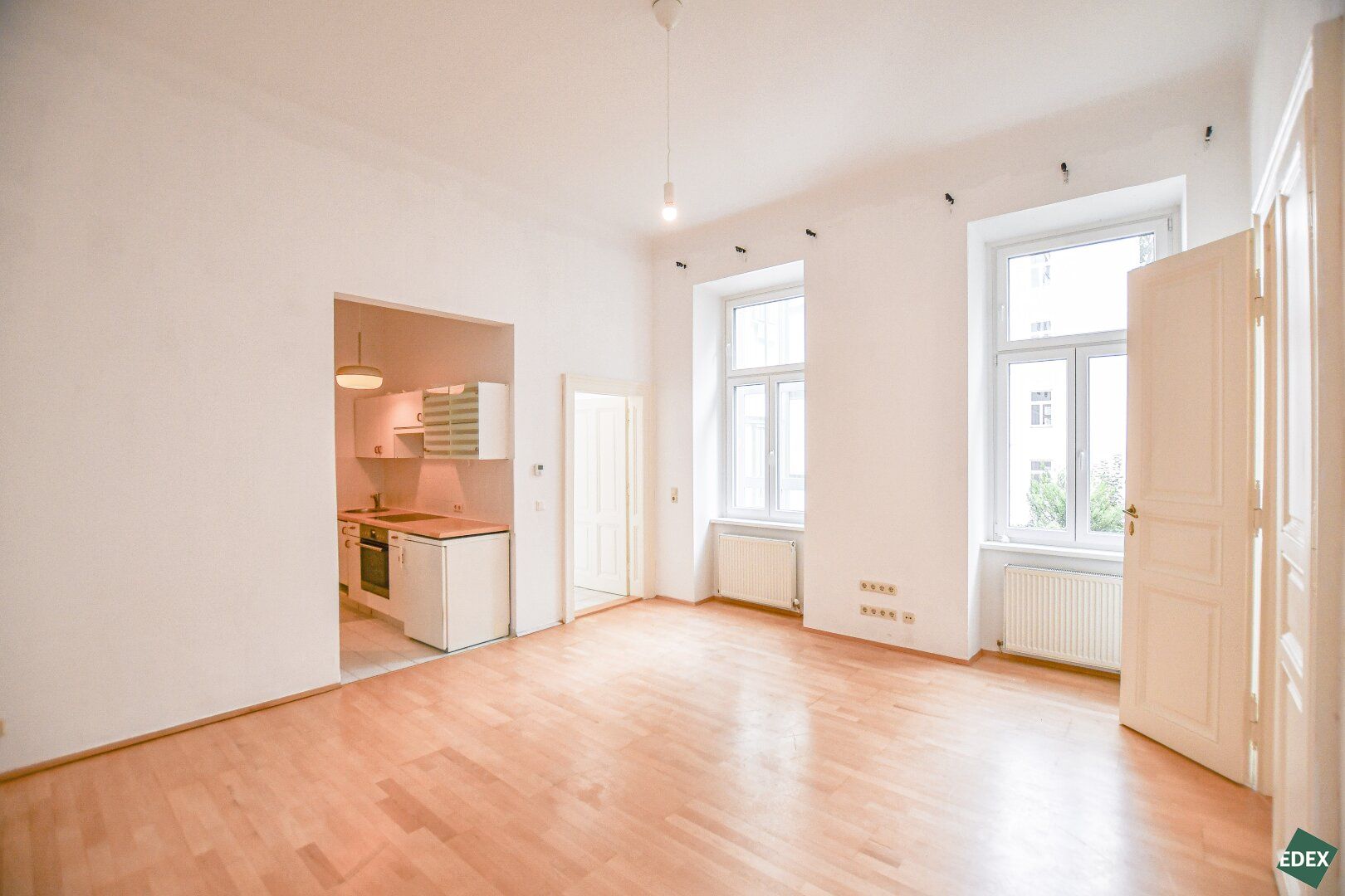 Ruhelage: Schöner 2-Zimmer-Altbau mit Blick in den grünen Hinterhof