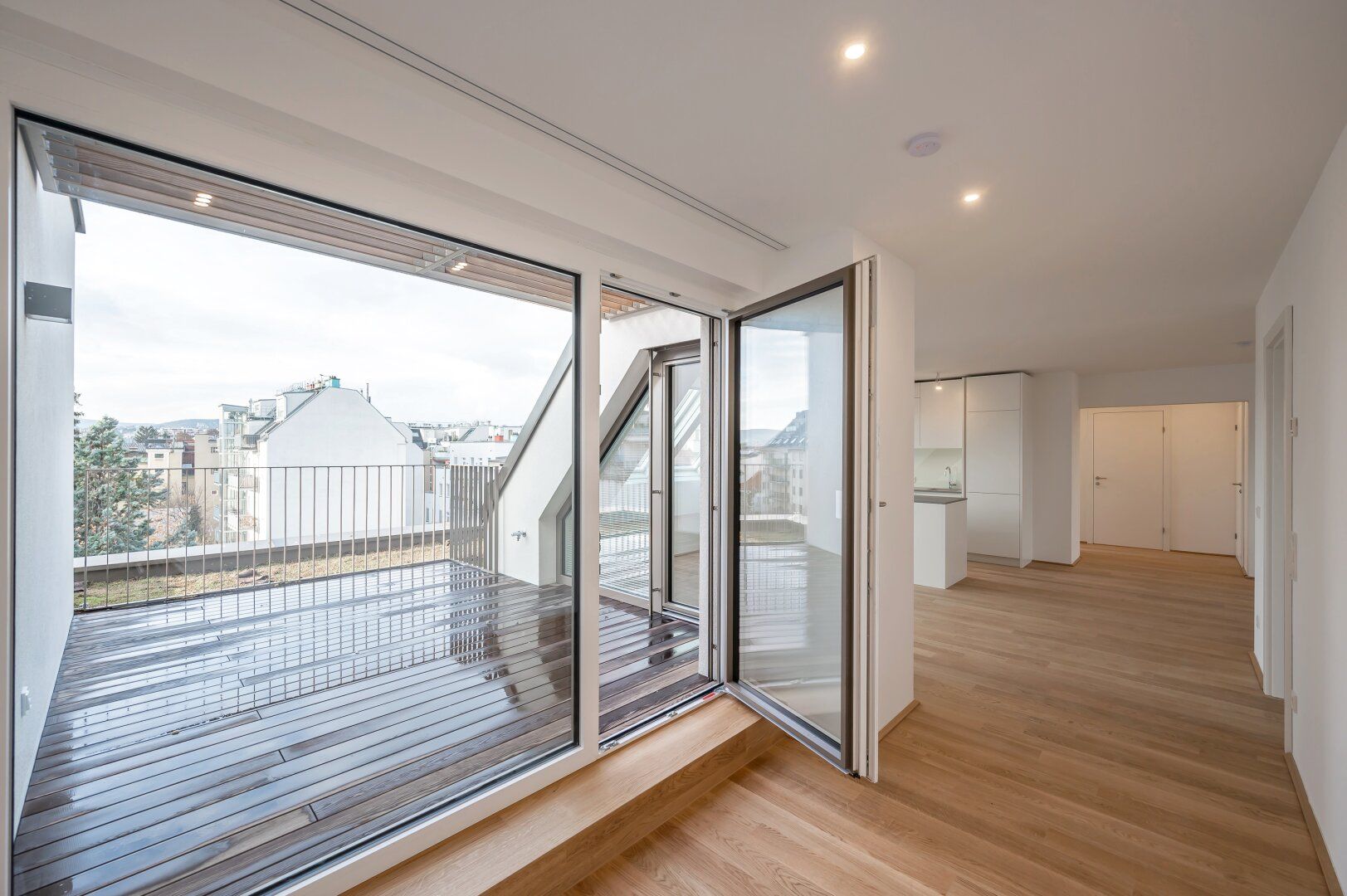 EDUART-Die Kunst des Wohnens: Hochwertiger 3-Zimmer DG-ERSTBEZUG mit ca. 16m² Terrasse (10/24)