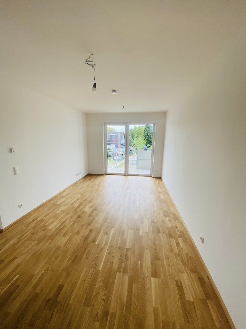 NEUBAUWOHNUNG mit herrlichem Balkon und Tiefgaragenparkplatz in ruhiger und zentraler Lage
