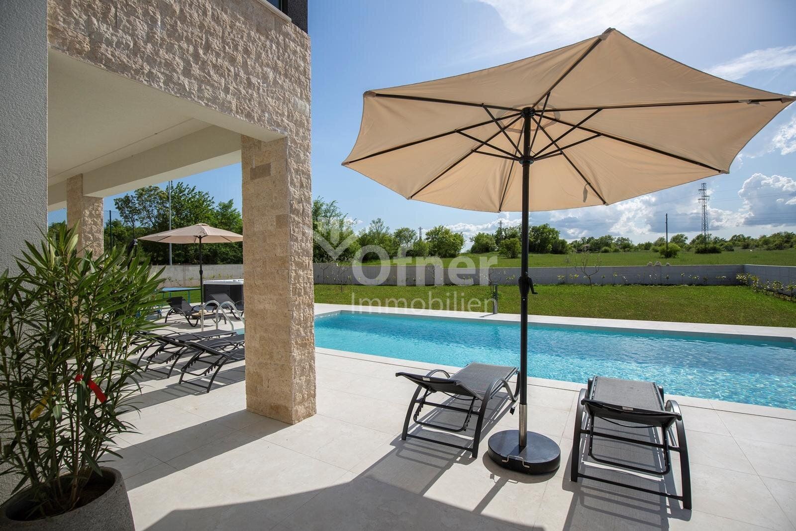 Istrien - moderne Villa mit Swimmingpool und Tennisplatz - More