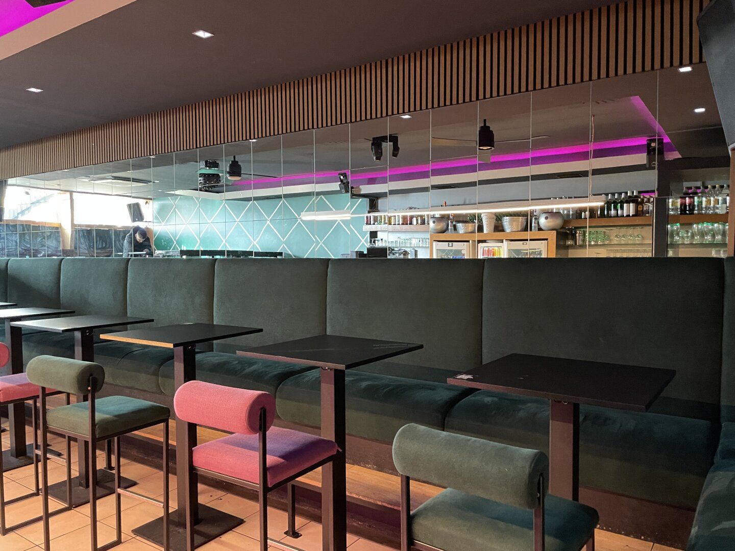 Bar/Café - Autobahnauffahrt Salzburg Nord - Ansicht 2