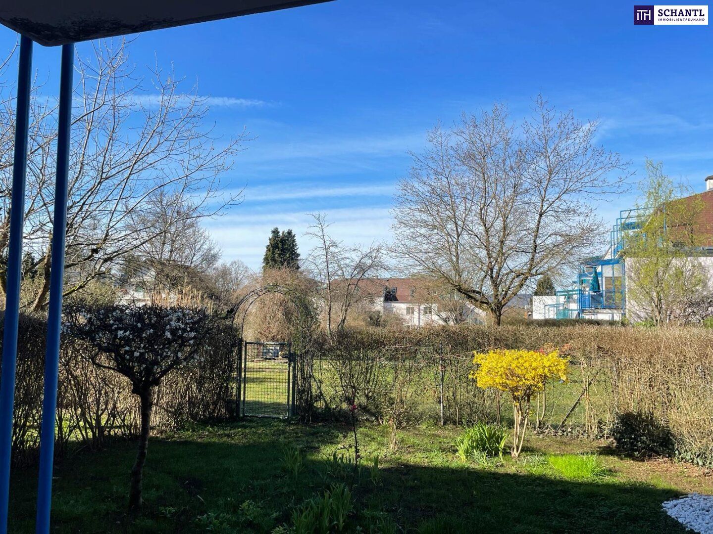 SUPER-LAGE! Neu sanierte, coole 2-Zimmer Gartenwohnung! Sonnenterrasse + großer Eigengarten + TIEFGARAGE in der Oberen Teichstraße, 8010 Graz!