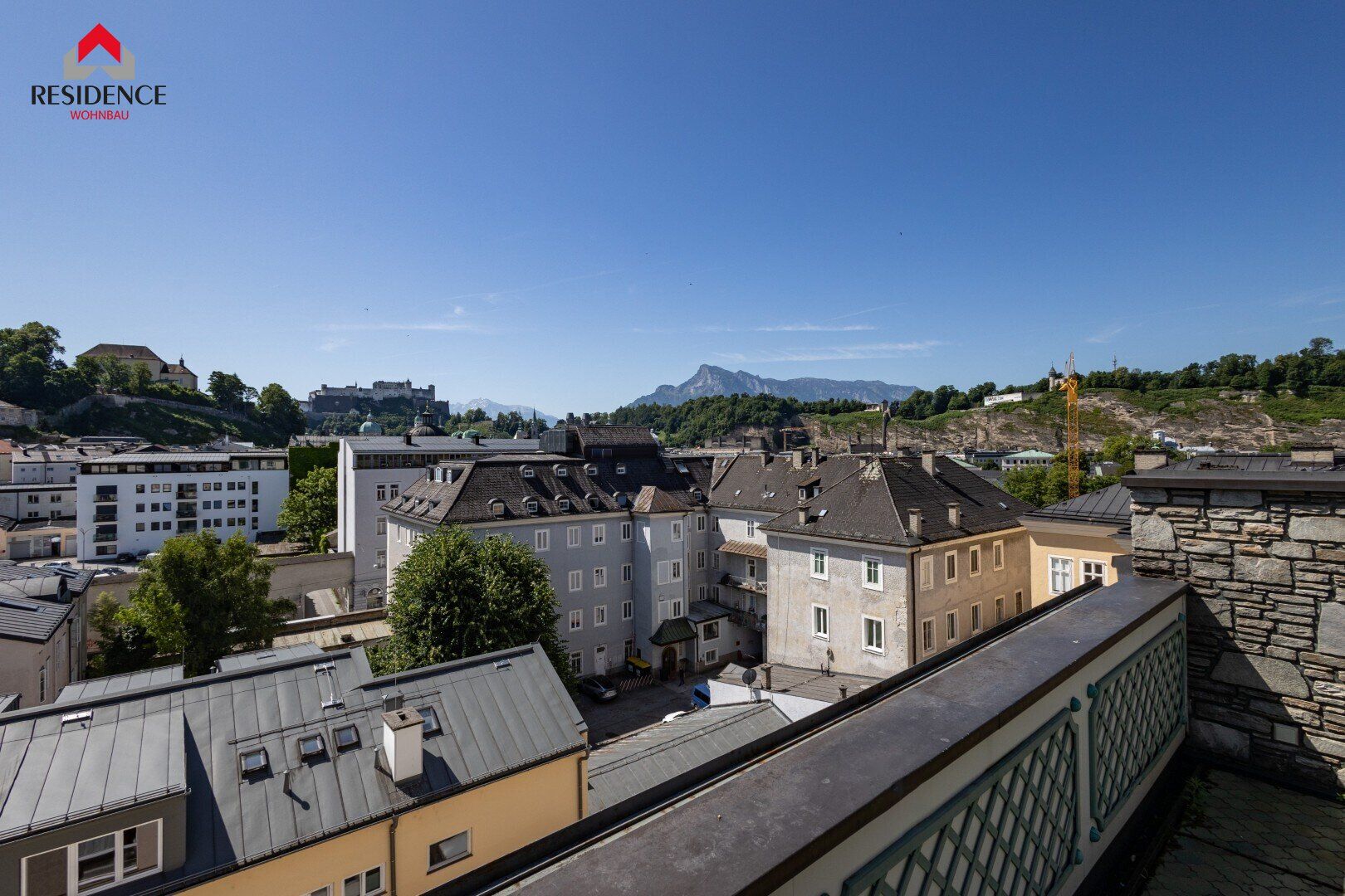 Altstadtjuwel mit Potenzial - 4-Zimmer-Dachgeschosswohnung mit Festungsblick & Dachterrasse in Toplage