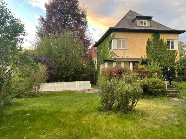 Welser Bestlage: 1123 m² sonniges Grundstücksfläche mit traumhaftem Garten, Terrasse und Pool