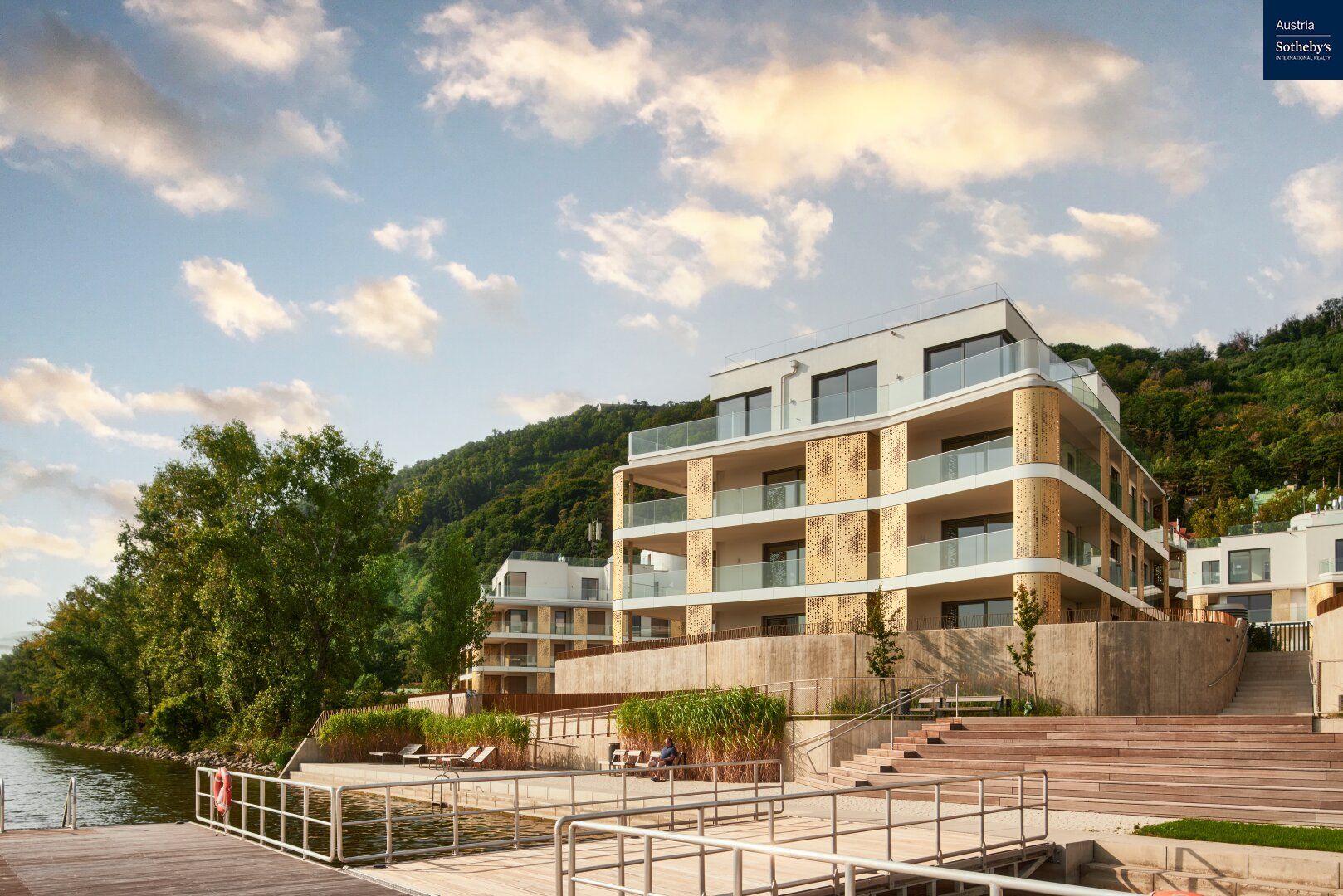 Wohn(T)raum am Wasser: Geräumige 5-Zimmer-Wohnung mit Blick ins Grüne