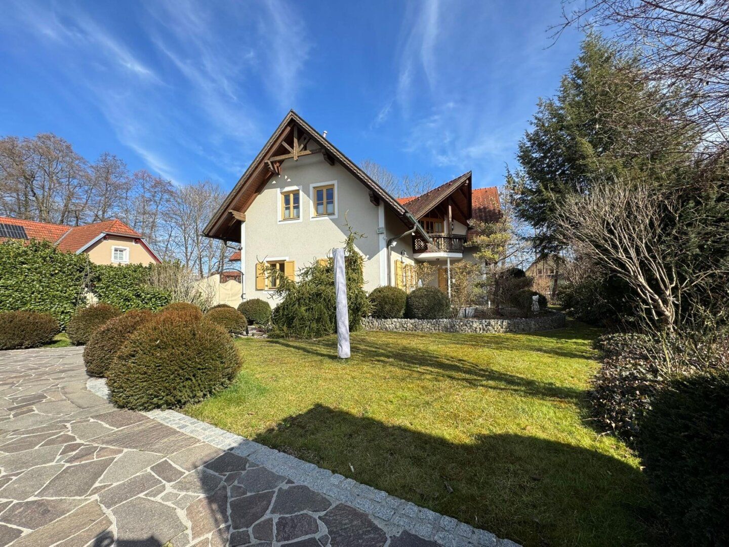 Charmantes Mehr-/Familienhaus in idyllischer Lage