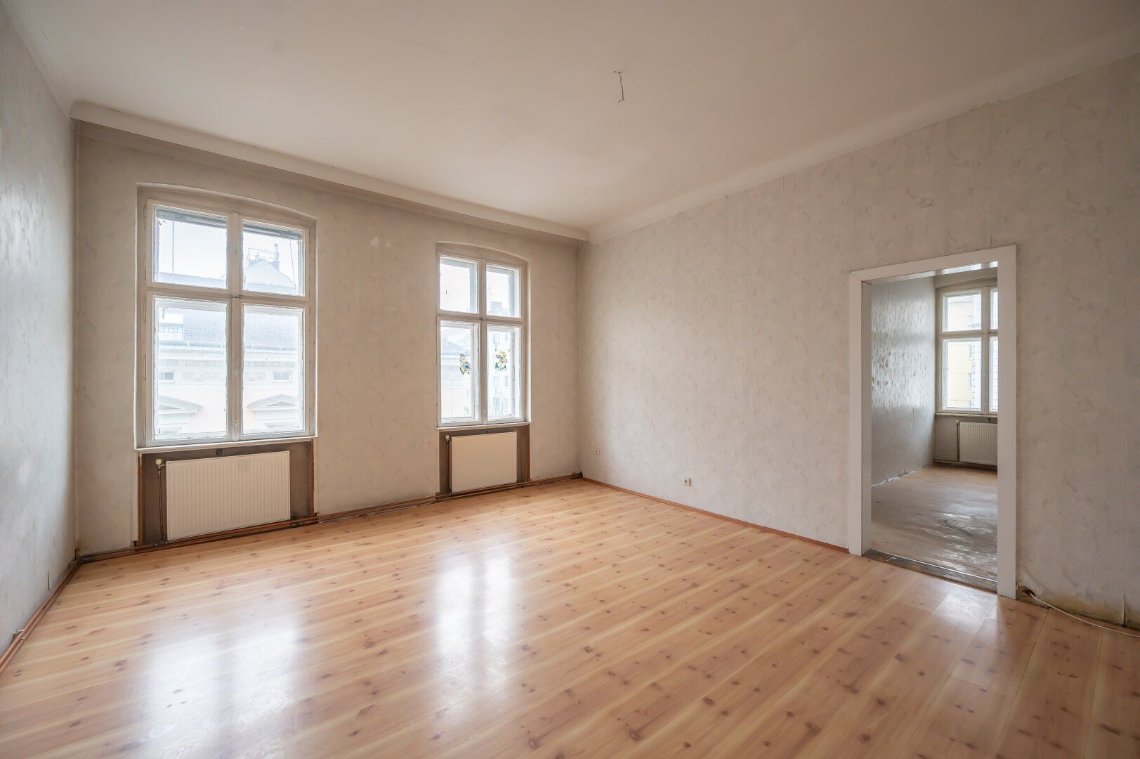 ++SBG7++ 3-Zimmer Altbau-Wohnung (sanierungsbedürftig) - viel Potenzial!!