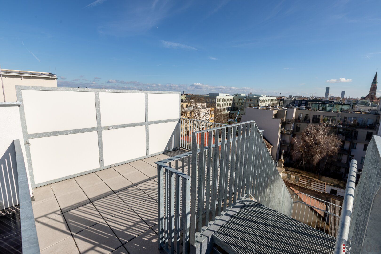 ERSTBEZUG mit DACHTERRASSE | DG-Maisonette Nähe Alte Donau | Traumhafter Fernblick | Teils hofseitig | Fernwärme | TG-Stellplatz optional | Ideal für Anleger oder Eigennutzer | Nachhaltiges Projekt - Още