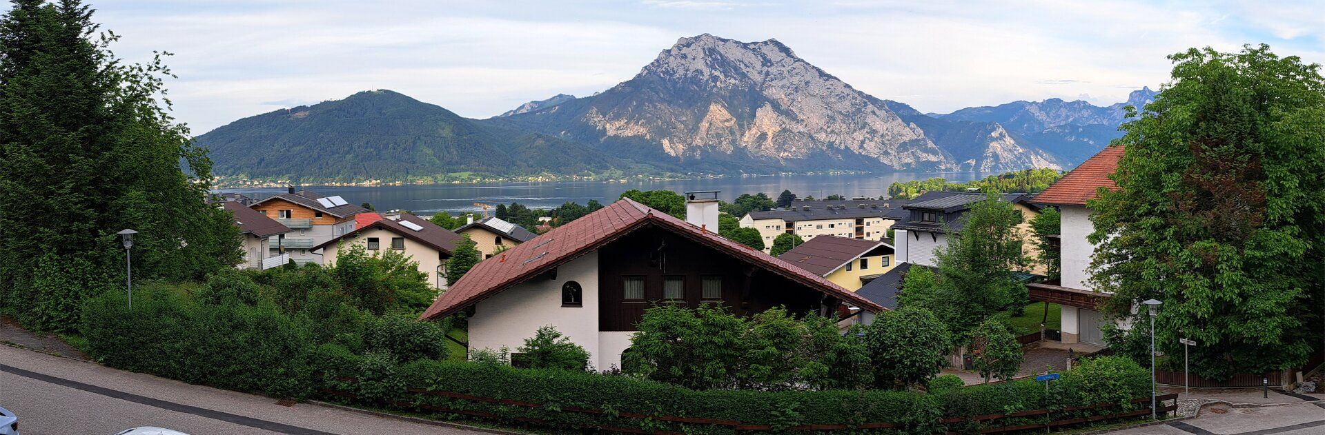 3-Zimmer-Loggia-Wohnung, mit Blick auf den Traunsee und den Traunstein.